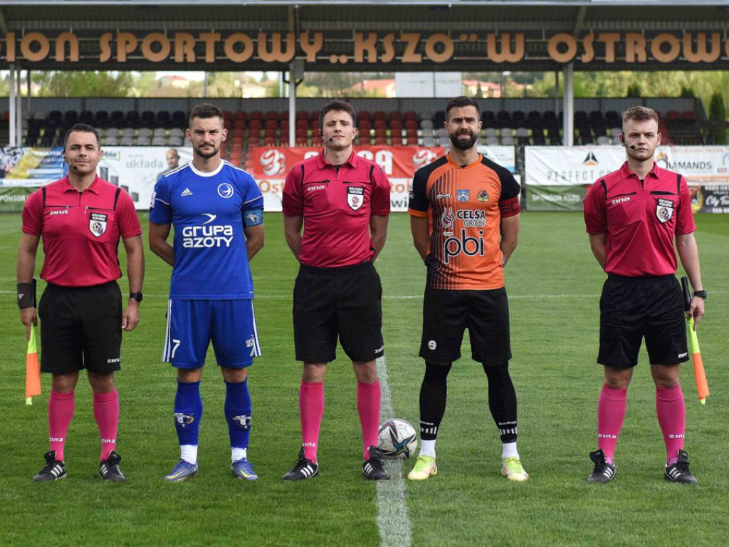 III liga piłkarska. Grupa IV. *KSZO 1929 Ostrowiec Świętokrzyski - Unia Tarnów 2:1