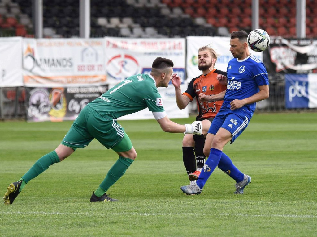 III liga piłkarska. Grupa IV. *KSZO 1929 Ostrowiec Świętokrzyski - Unia Tarnów 2:1
