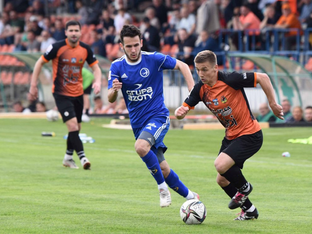 III liga piłkarska. Grupa IV. *KSZO 1929 Ostrowiec Świętokrzyski - Unia Tarnów 2:1