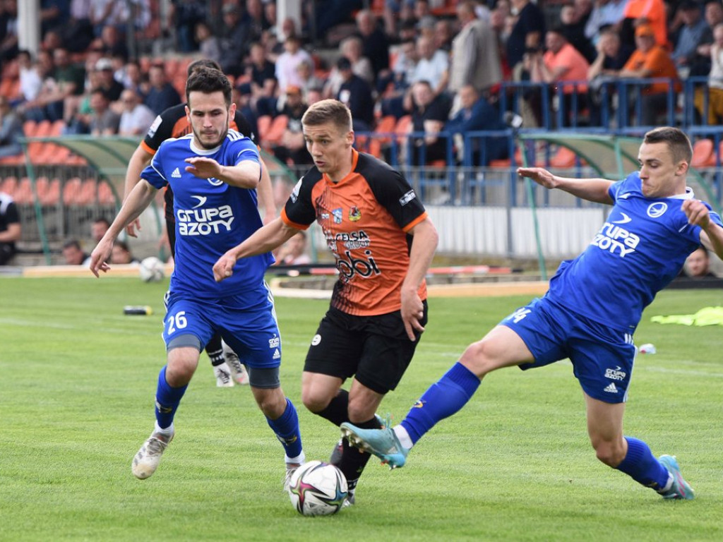 III liga piłkarska. Grupa IV. *KSZO 1929 Ostrowiec Świętokrzyski - Unia Tarnów 2:1