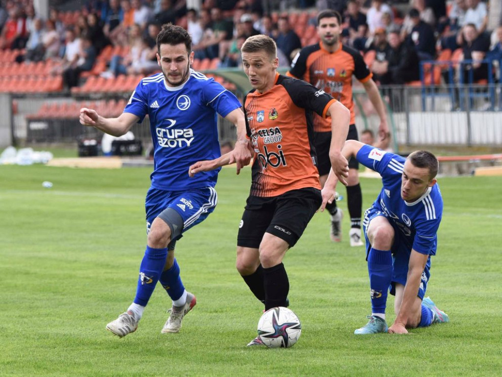III liga piłkarska. Grupa IV. *KSZO 1929 Ostrowiec Świętokrzyski - Unia Tarnów 2:1