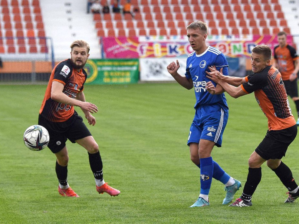 III liga piłkarska. Grupa IV. *KSZO 1929 Ostrowiec Świętokrzyski - Unia Tarnów 2:1