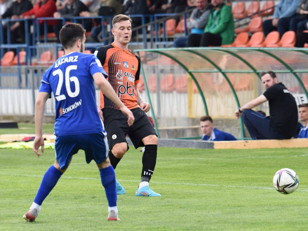 III liga piłkarska. Grupa IV. *KSZO 1929 Ostrowiec Świętokrzyski - Unia Tarnów 2:1