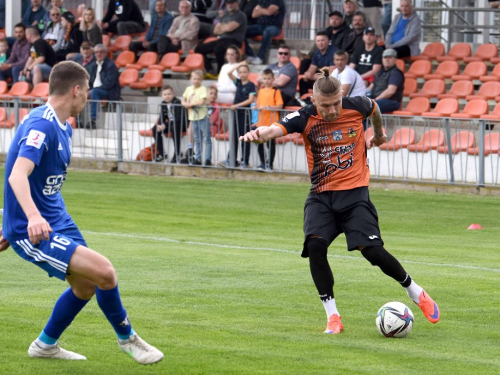 III liga piłkarska. Grupa IV. *KSZO 1929 Ostrowiec Świętokrzyski - Unia Tarnów 2:1