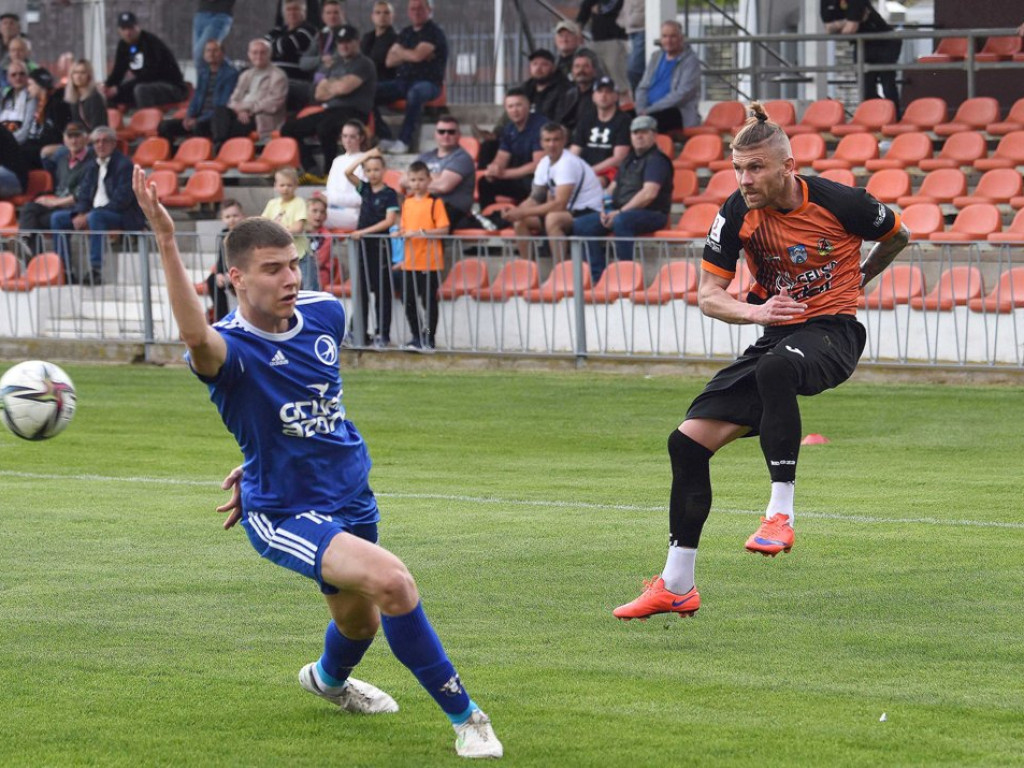 III liga piłkarska. Grupa IV. *KSZO 1929 Ostrowiec Świętokrzyski - Unia Tarnów 2:1