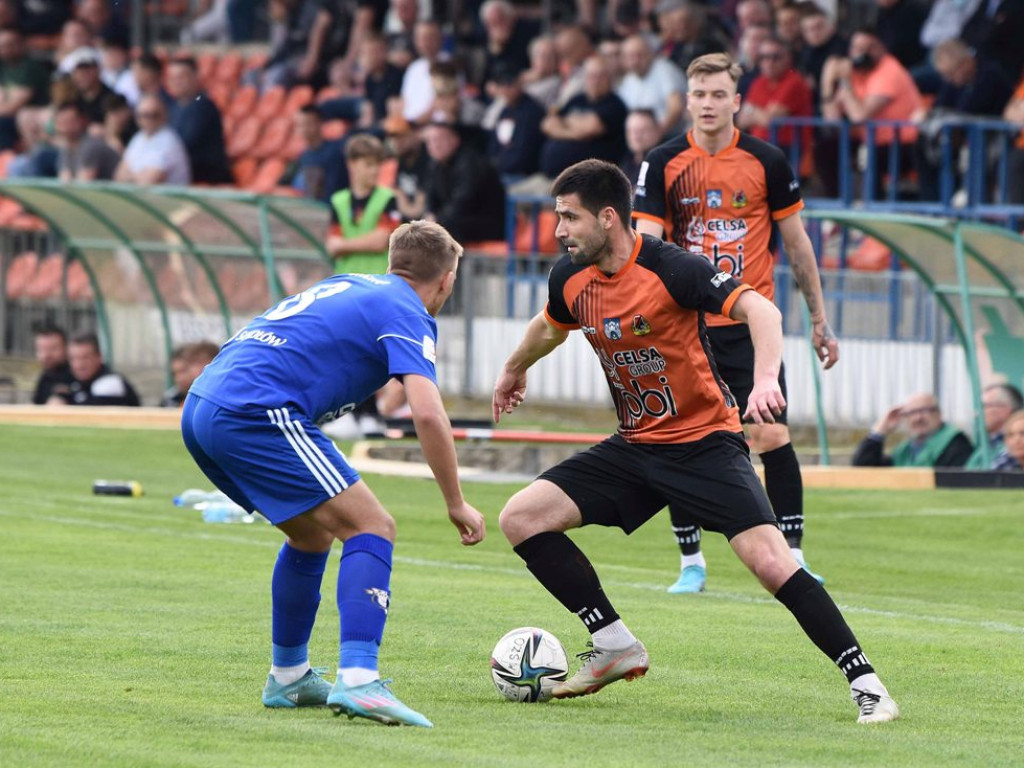 III liga piłkarska. Grupa IV. *KSZO 1929 Ostrowiec Świętokrzyski - Unia Tarnów 2:1