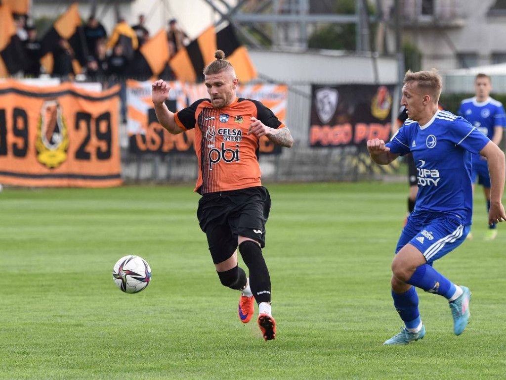 III liga piłkarska. Grupa IV. *KSZO 1929 Ostrowiec Świętokrzyski - Unia Tarnów 2:1