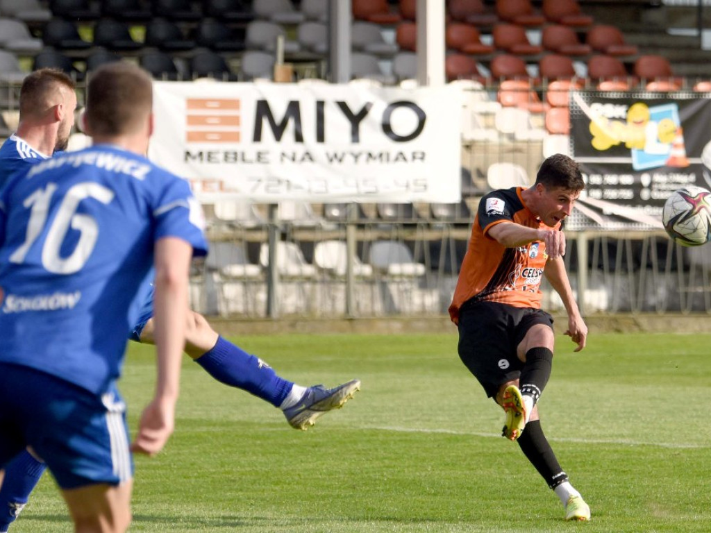 III liga piłkarska. Grupa IV. *KSZO 1929 Ostrowiec Świętokrzyski - Unia Tarnów 2:1
