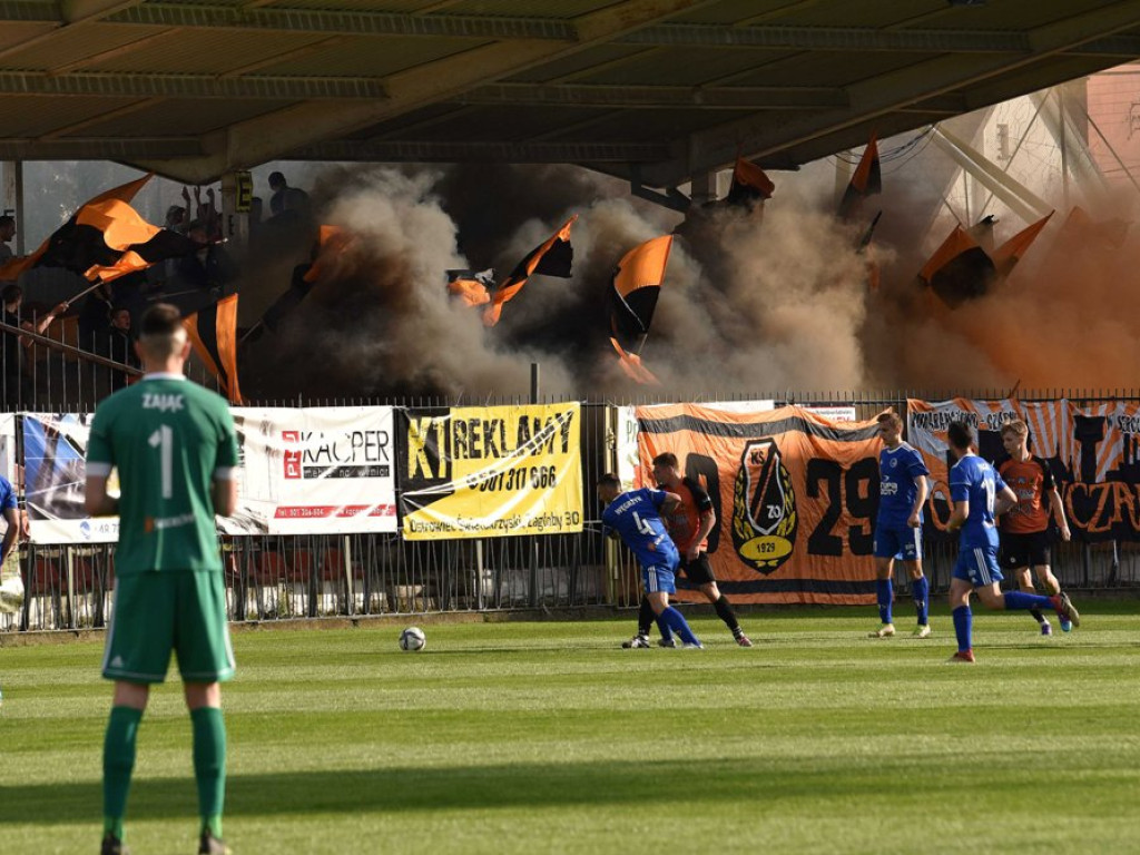 III liga piłkarska. Grupa IV. *KSZO 1929 Ostrowiec Świętokrzyski - Unia Tarnów 2:1