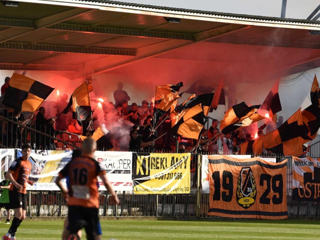 III liga piłkarska. Grupa IV. *KSZO 1929 Ostrowiec Świętokrzyski - Unia Tarnów 2:1