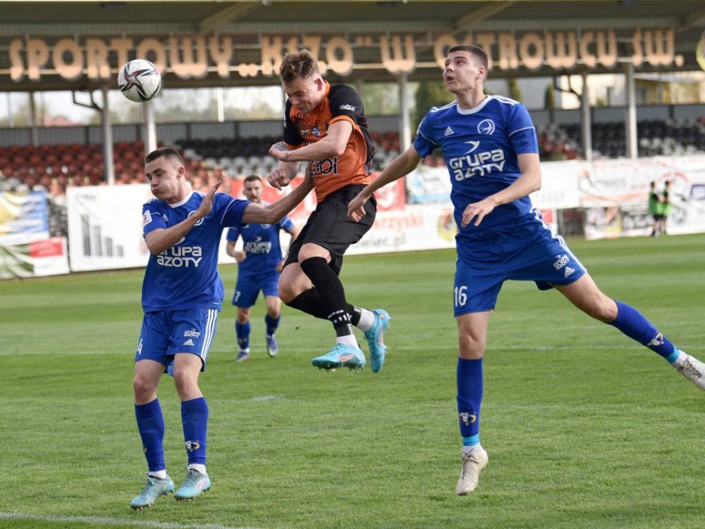 III liga piłkarska. Grupa IV. *KSZO 1929 Ostrowiec Świętokrzyski - Unia Tarnów 2:1