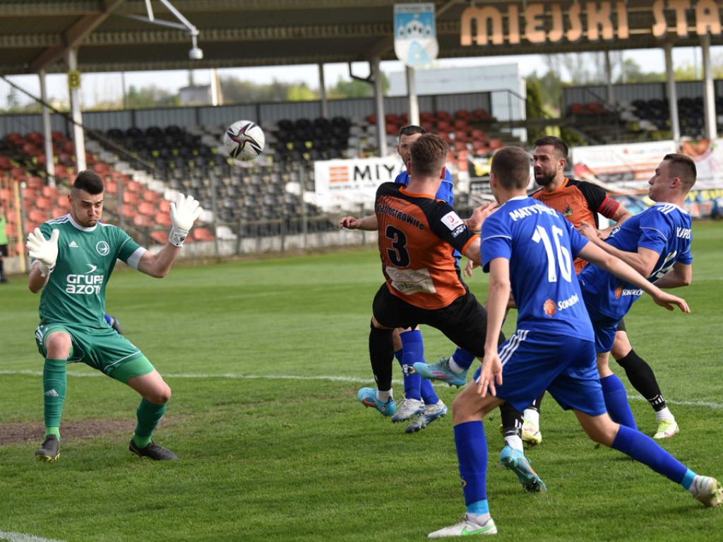 III liga piłkarska. Grupa IV. *KSZO 1929 Ostrowiec Świętokrzyski - Unia Tarnów 2:1