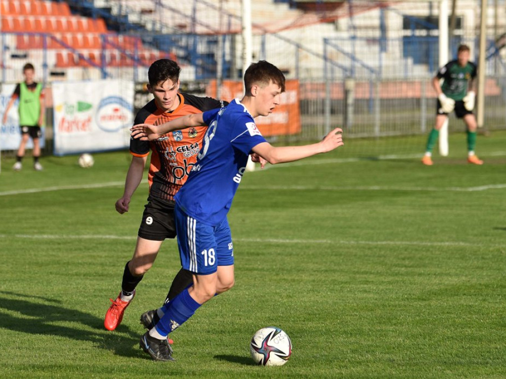 III liga piłkarska. Grupa IV. *KSZO 1929 Ostrowiec Świętokrzyski - Unia Tarnów 2:1
