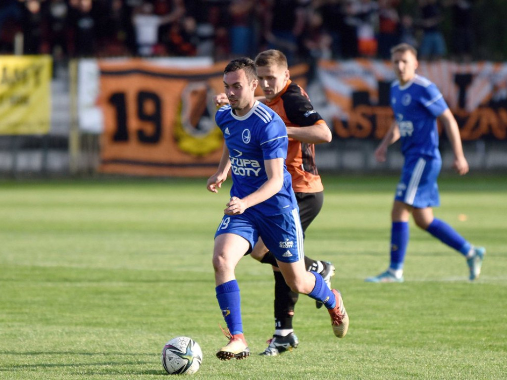 III liga piłkarska. Grupa IV. *KSZO 1929 Ostrowiec Świętokrzyski - Unia Tarnów 2:1