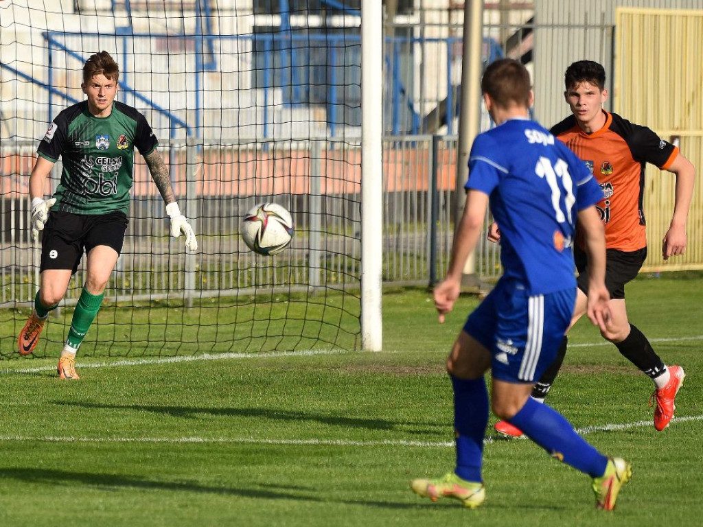 III liga piłkarska. Grupa IV. *KSZO 1929 Ostrowiec Świętokrzyski - Unia Tarnów 2:1