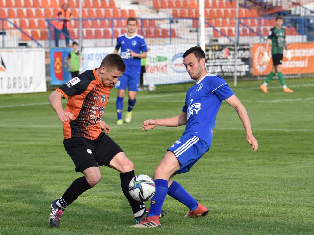 III liga piłkarska. Grupa IV. *KSZO 1929 Ostrowiec Świętokrzyski - Unia Tarnów 2:1