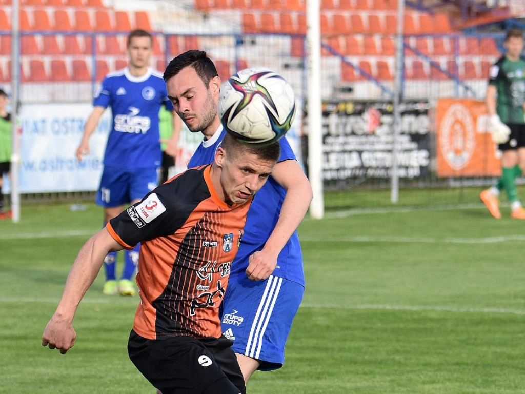 III liga piłkarska. Grupa IV. *KSZO 1929 Ostrowiec Świętokrzyski - Unia Tarnów 2:1
