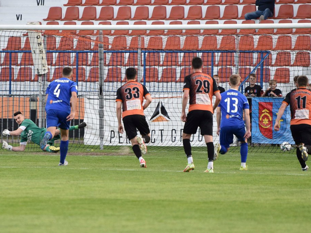 III liga piłkarska. Grupa IV. *KSZO 1929 Ostrowiec Świętokrzyski - Unia Tarnów 2:1