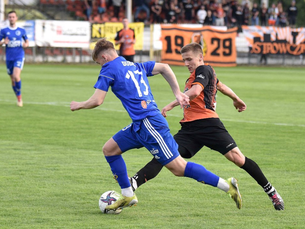 III liga piłkarska. Grupa IV. *KSZO 1929 Ostrowiec Świętokrzyski - Unia Tarnów 2:1