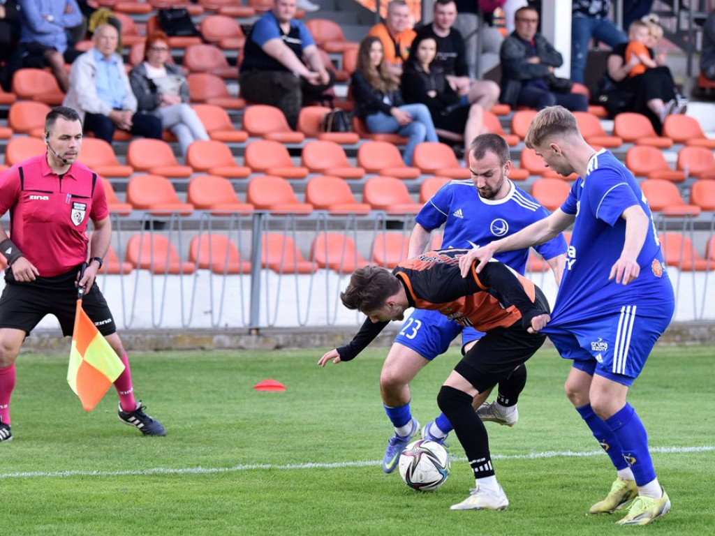 III liga piłkarska. Grupa IV. *KSZO 1929 Ostrowiec Świętokrzyski - Unia Tarnów 2:1