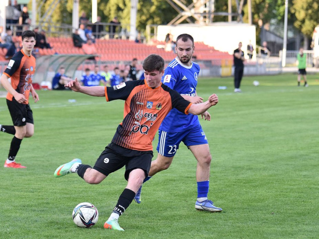 III liga piłkarska. Grupa IV. *KSZO 1929 Ostrowiec Świętokrzyski - Unia Tarnów 2:1