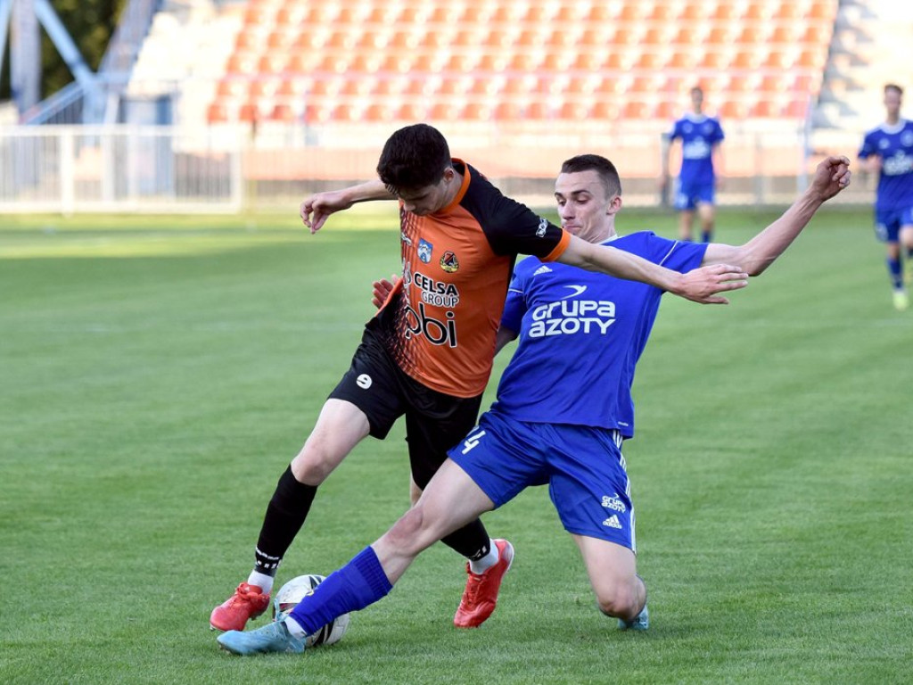III liga piłkarska. Grupa IV. *KSZO 1929 Ostrowiec Świętokrzyski - Unia Tarnów 2:1