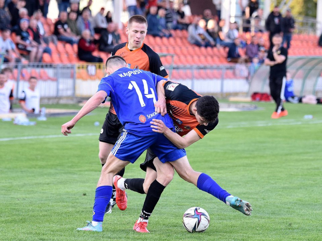 III liga piłkarska. Grupa IV. *KSZO 1929 Ostrowiec Świętokrzyski - Unia Tarnów 2:1