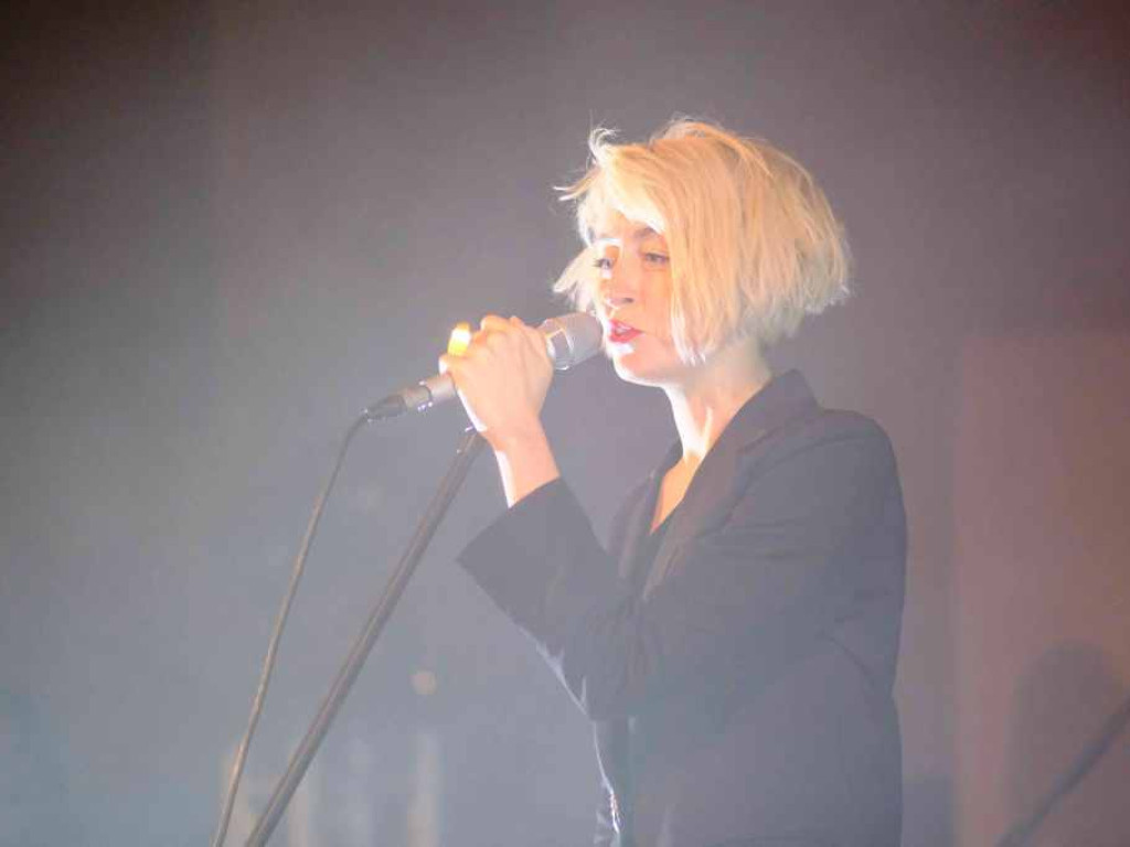 Natalia Przybysz zafundowała nam remedium na rzeczywistość. Świetny koncert w OBK (zdjęcia, wideo)