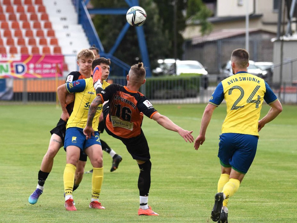 III liga piłkarska. Grupa IV. *KP KSZO 1929 Ostrowiec Świętokrzyski - Avia Świdnik 0:1