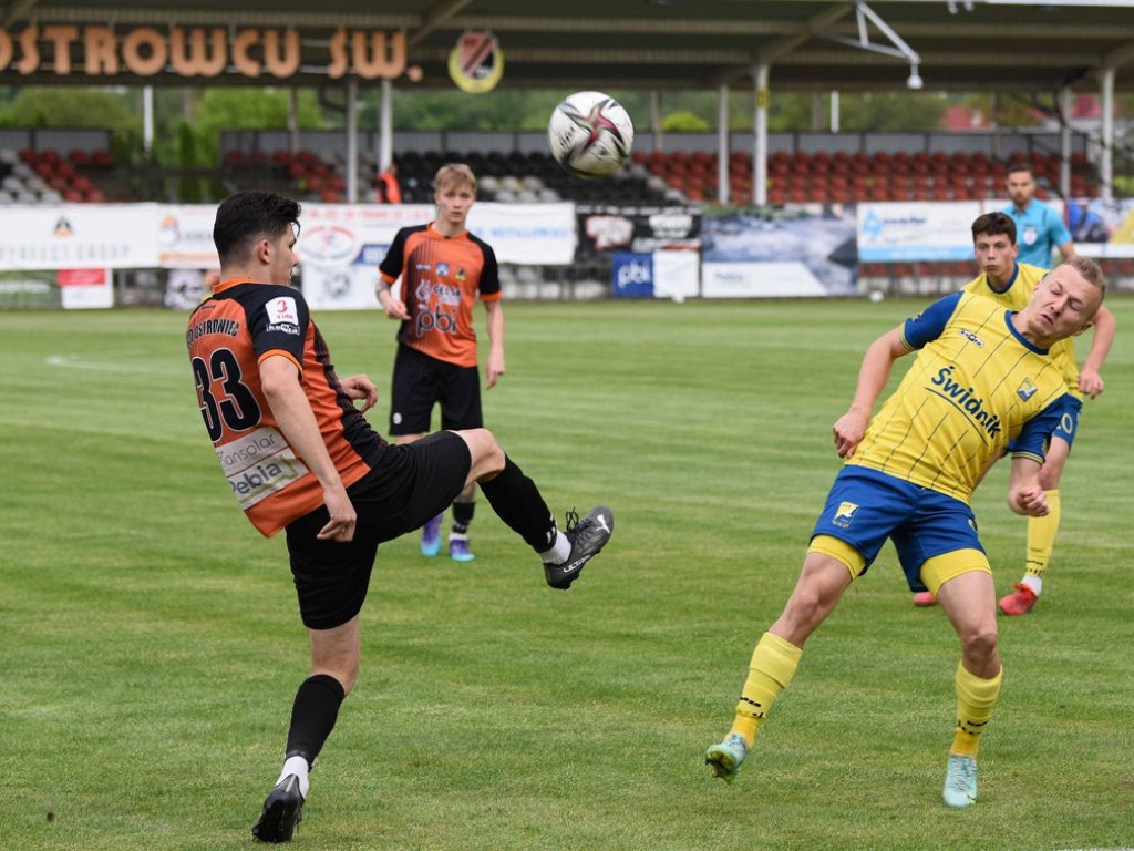 III liga piłkarska. Grupa IV. *KP KSZO 1929 Ostrowiec Świętokrzyski - Avia Świdnik 0:1