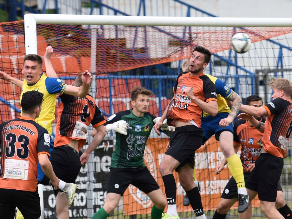 III liga piłkarska. Grupa IV. *KP KSZO 1929 Ostrowiec Świętokrzyski - Avia Świdnik 0:1