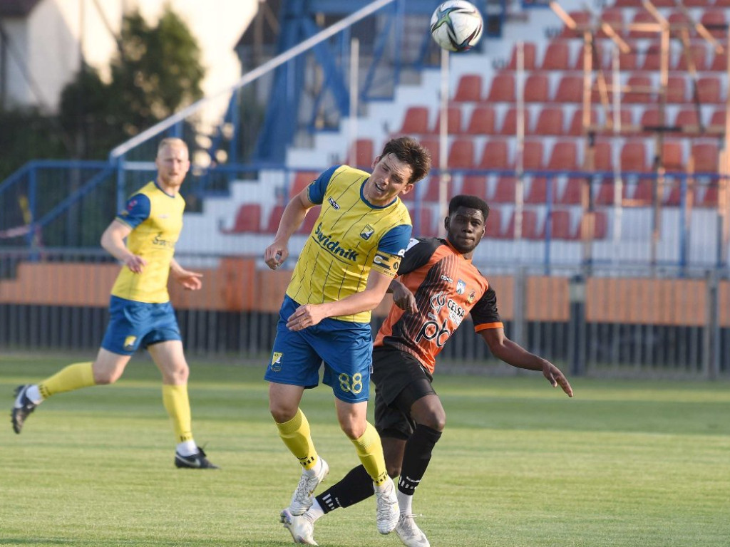 III liga piłkarska. Grupa IV. *KP KSZO 1929 Ostrowiec Świętokrzyski - Avia Świdnik 0:1