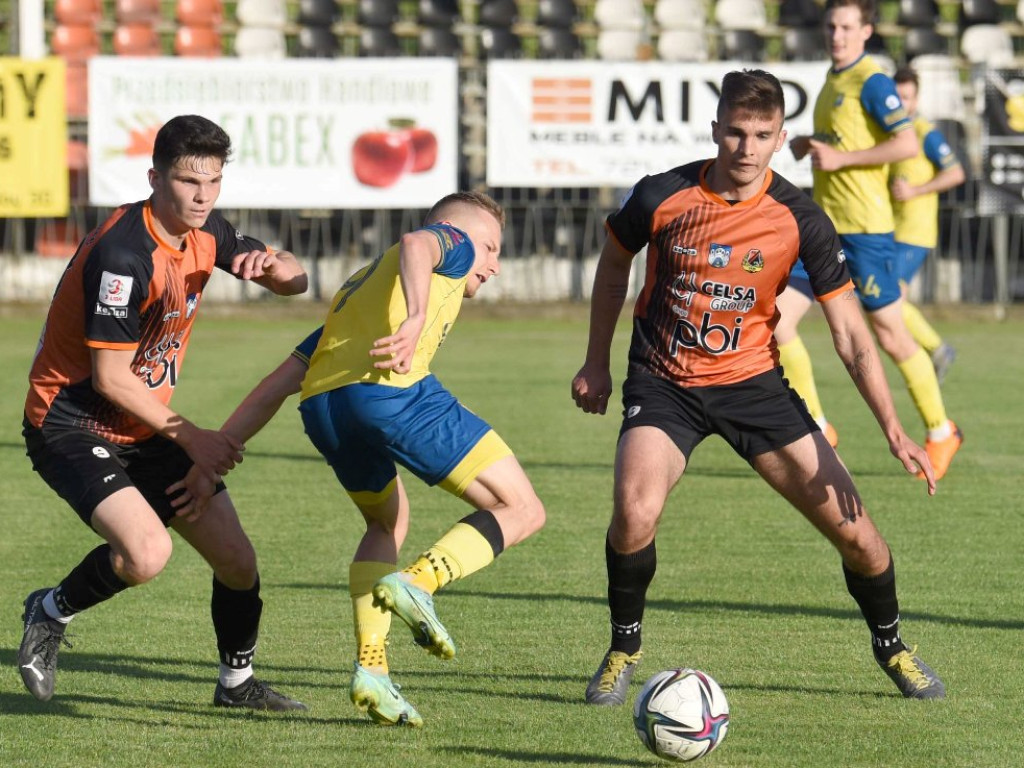 III liga piłkarska. Grupa IV. *KP KSZO 1929 Ostrowiec Świętokrzyski - Avia Świdnik 0:1