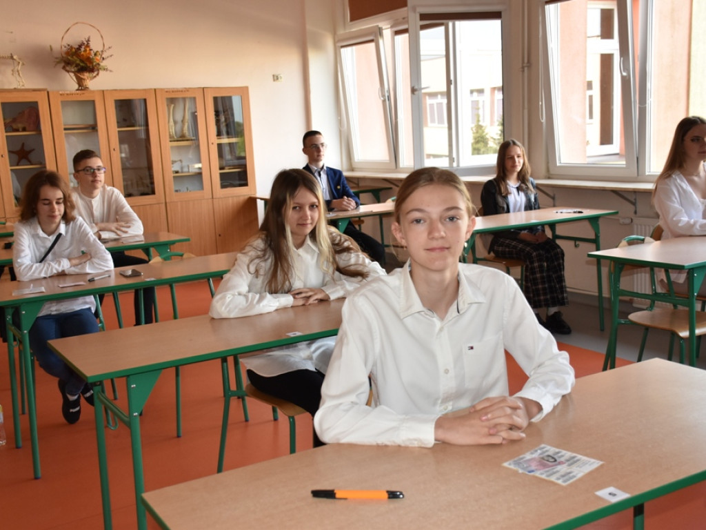 Ósmoklasiści rozpoczęli dziś egzaminy (zdjęcia)