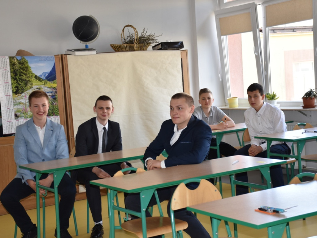 Ósmoklasiści rozpoczęli dziś egzaminy (zdjęcia)