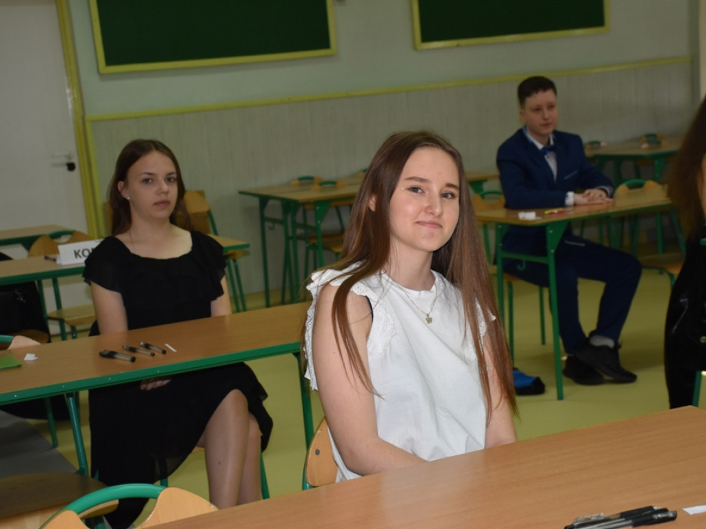Ósmoklasiści rozpoczęli dziś egzaminy (zdjęcia)