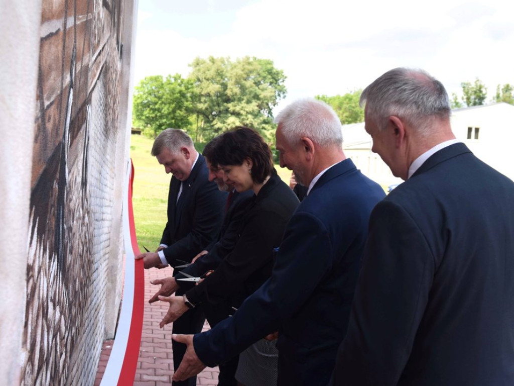 Uroczyste odsłonięcie muralu 