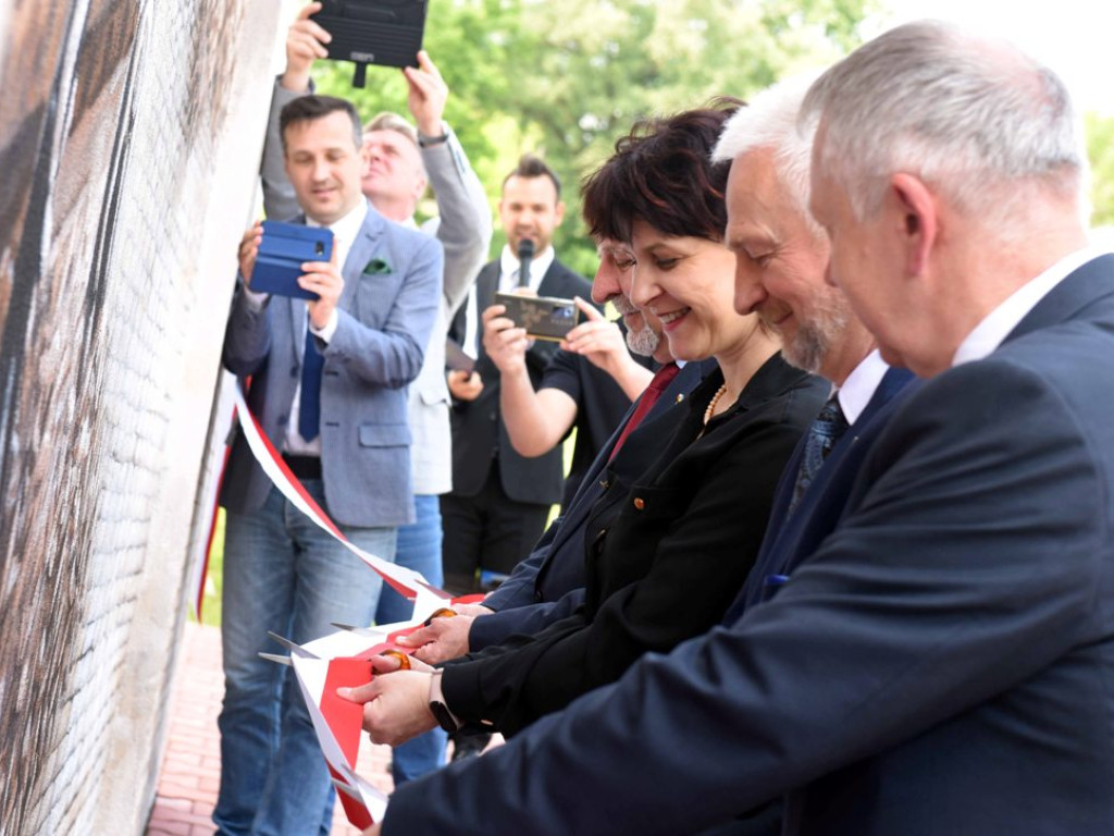 Uroczyste odsłonięcie muralu 