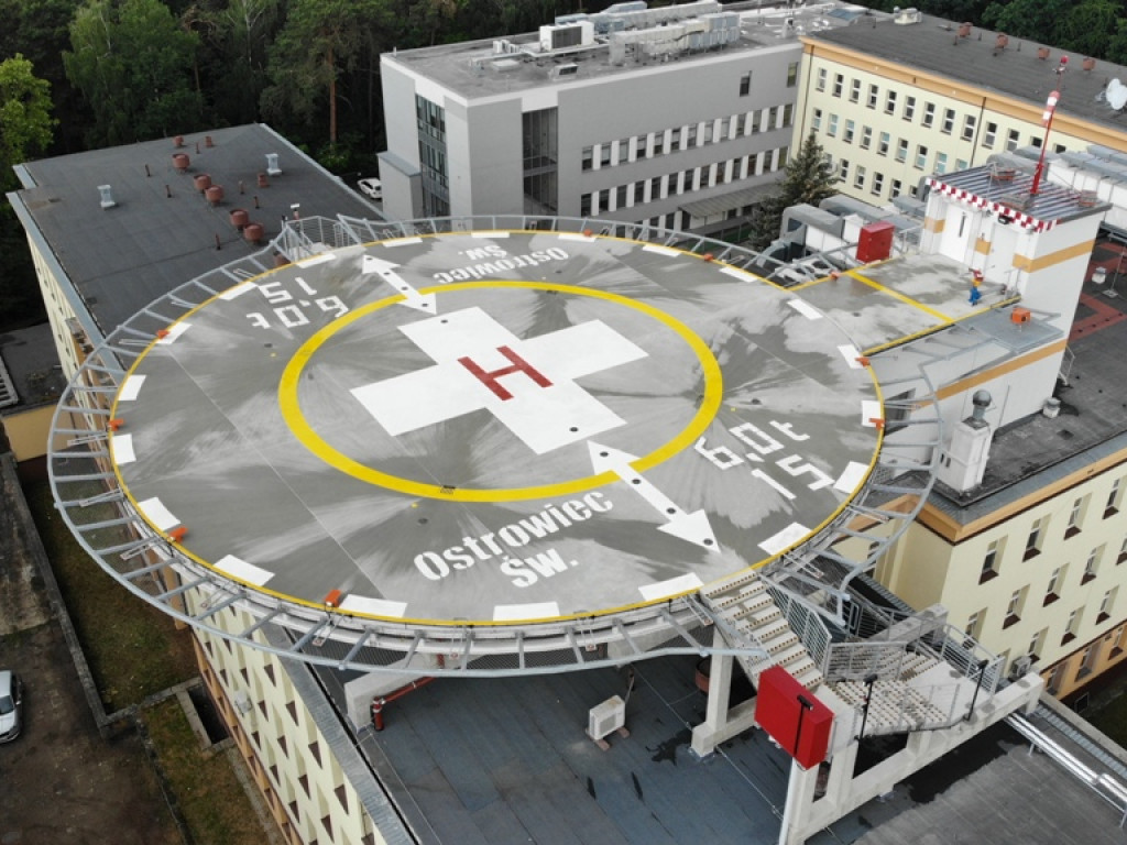 Lądowisko dla helikopterów medycznych na dachu ostrowieckiego szpitala (zdjęcia i wideo z lotu ptaka)