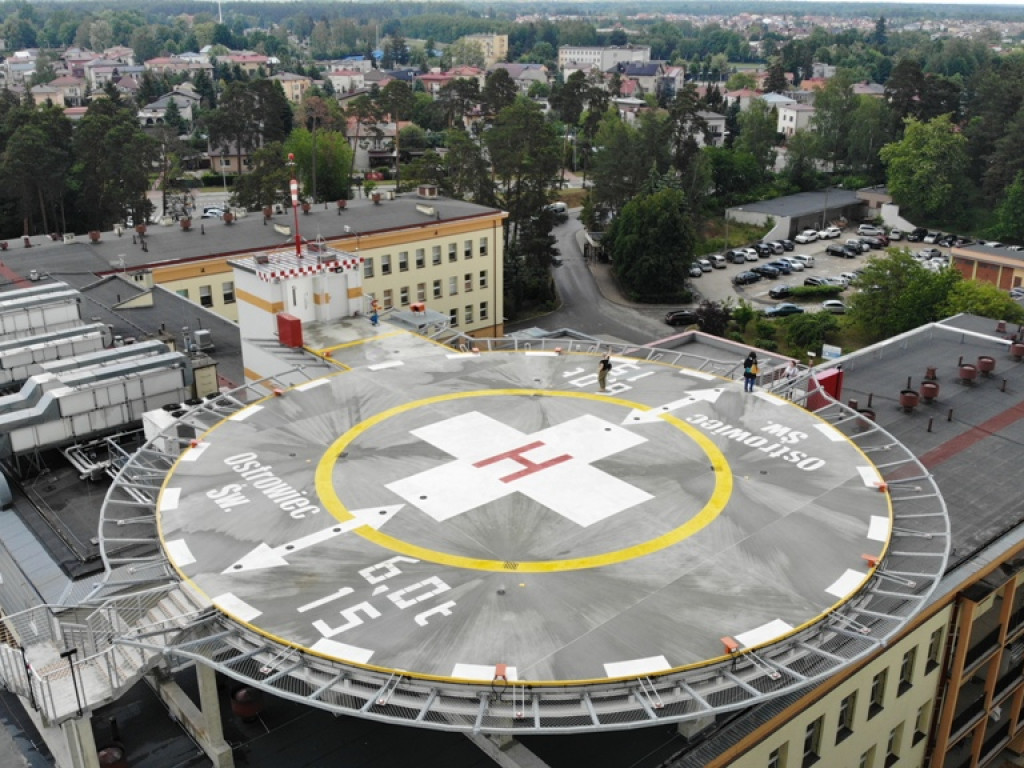 Lądowisko dla helikopterów medycznych na dachu ostrowieckiego szpitala (zdjęcia i wideo z lotu ptaka)