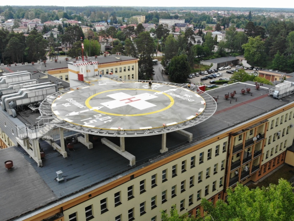 Lądowisko dla helikopterów medycznych na dachu ostrowieckiego szpitala (zdjęcia i wideo z lotu ptaka)