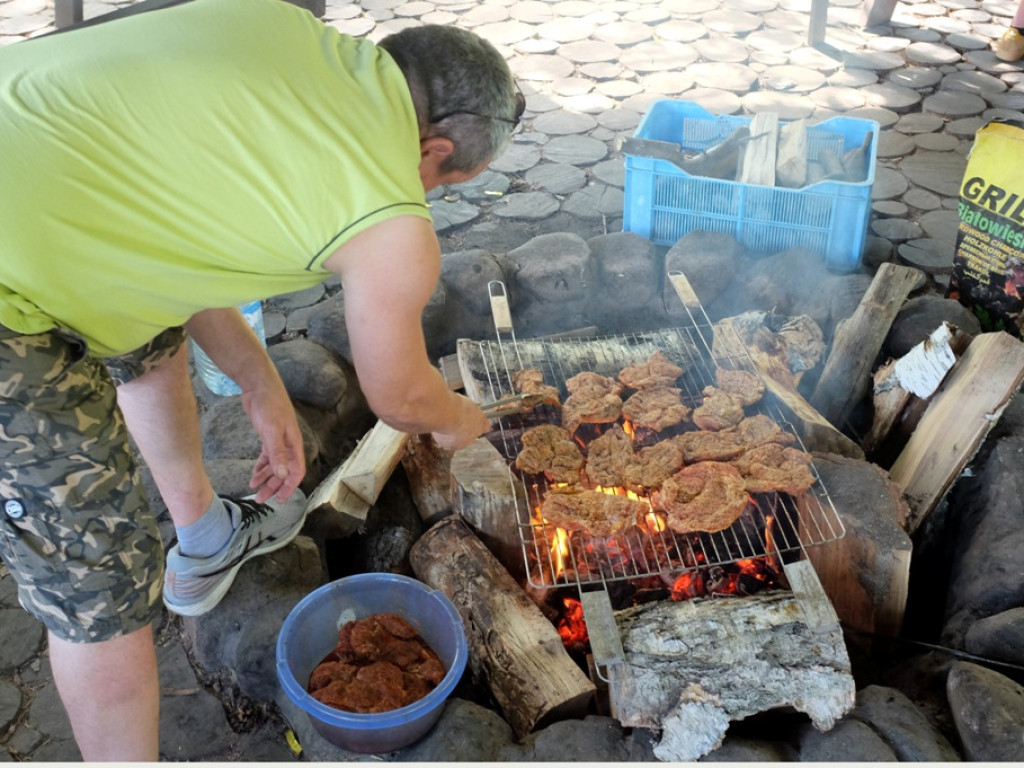 Z trenerem i rodzicami przy grillu waterpoliści KSZO świętowali zdobycie mistrzostwa Polski