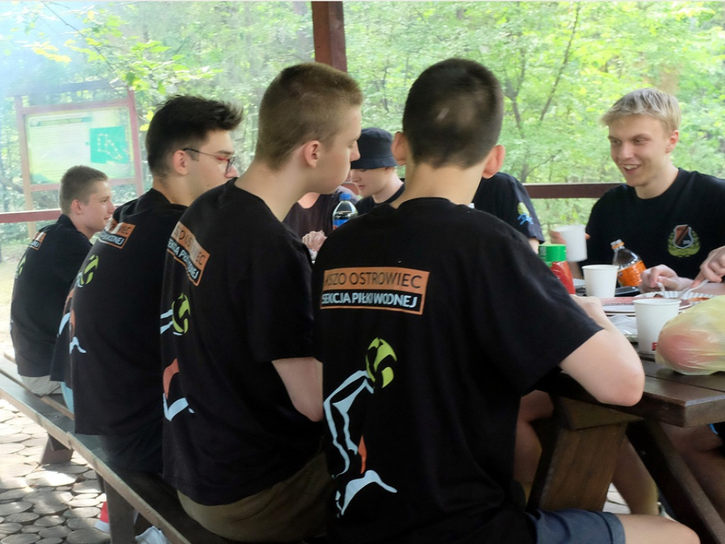 Z trenerem i rodzicami przy grillu waterpoliści KSZO świętowali zdobycie mistrzostwa Polski