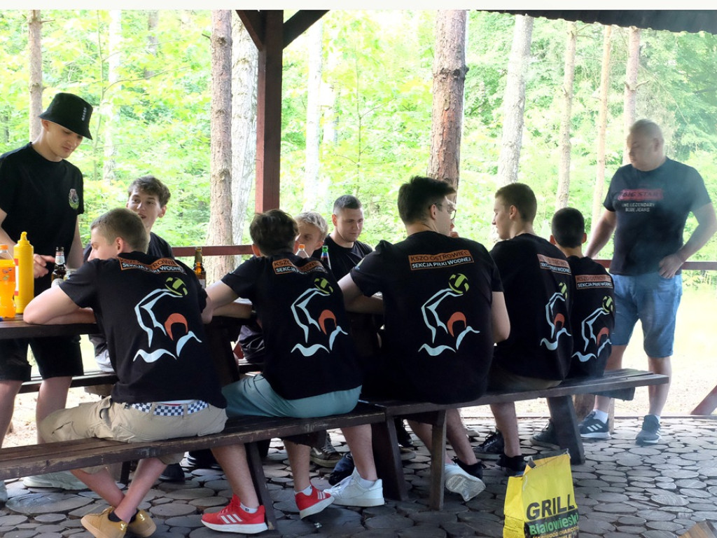Z trenerem i rodzicami przy grillu waterpoliści KSZO świętowali zdobycie mistrzostwa Polski