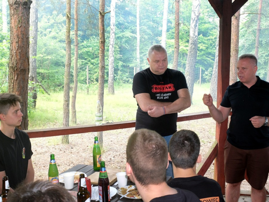 Z trenerem i rodzicami przy grillu waterpoliści KSZO świętowali zdobycie mistrzostwa Polski