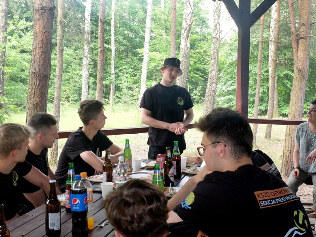 Z trenerem i rodzicami przy grillu waterpoliści KSZO świętowali zdobycie mistrzostwa Polski