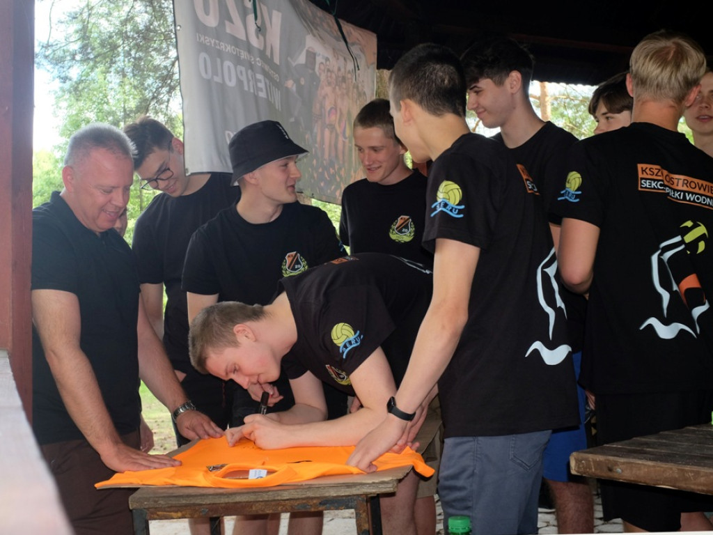 Z trenerem i rodzicami przy grillu waterpoliści KSZO świętowali zdobycie mistrzostwa Polski