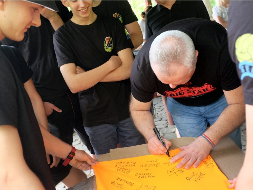 Z trenerem i rodzicami przy grillu waterpoliści KSZO świętowali zdobycie mistrzostwa Polski