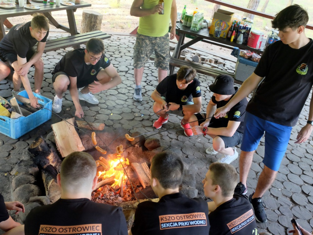 Z trenerem i rodzicami przy grillu waterpoliści KSZO świętowali zdobycie mistrzostwa Polski