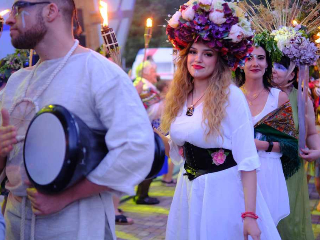 Tłumy na Nocy Świętojańskiej w Ostrowcu Świętokrzyskim! (zdjęcia, wideo)